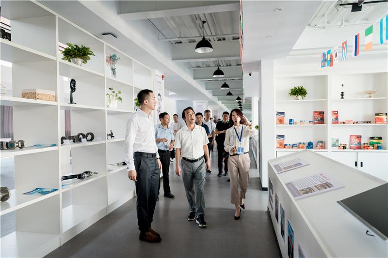 参观2.jpg
